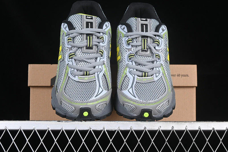 New Balance 740 GREEN