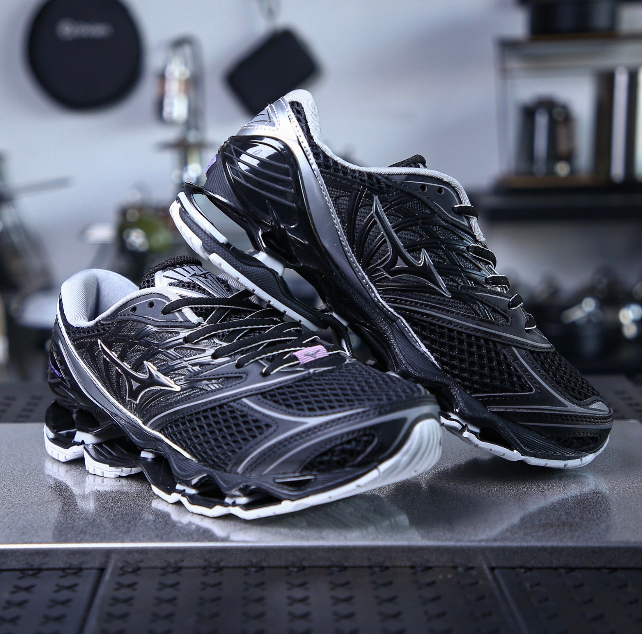 Mizuno Wave Prophecy Noir