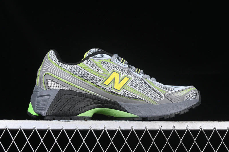 New Balance 740 GREEN