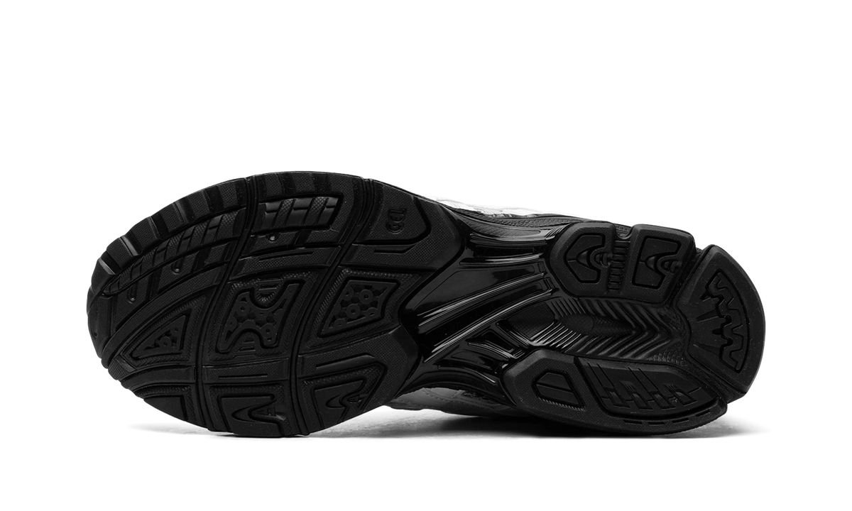 GEL-KAYANO LEGACY
GMBH WHITE BLACK