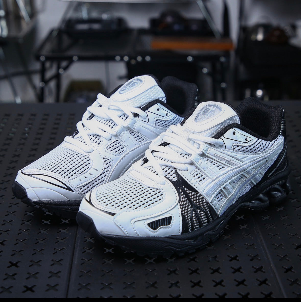 GEL-KAYANO LEGACY
GMBH WHITE BLACK