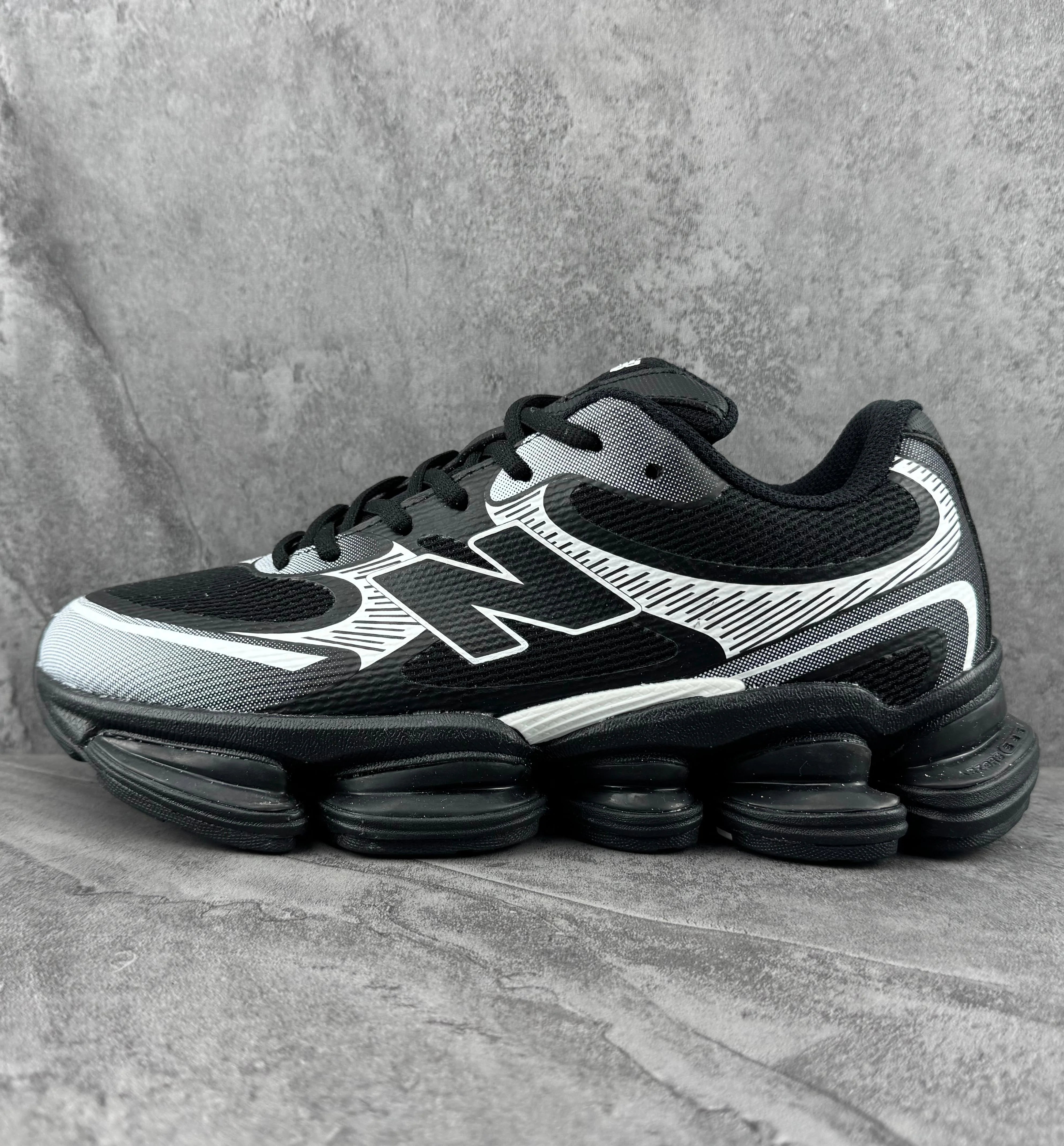 New Balance 2000 BLACK